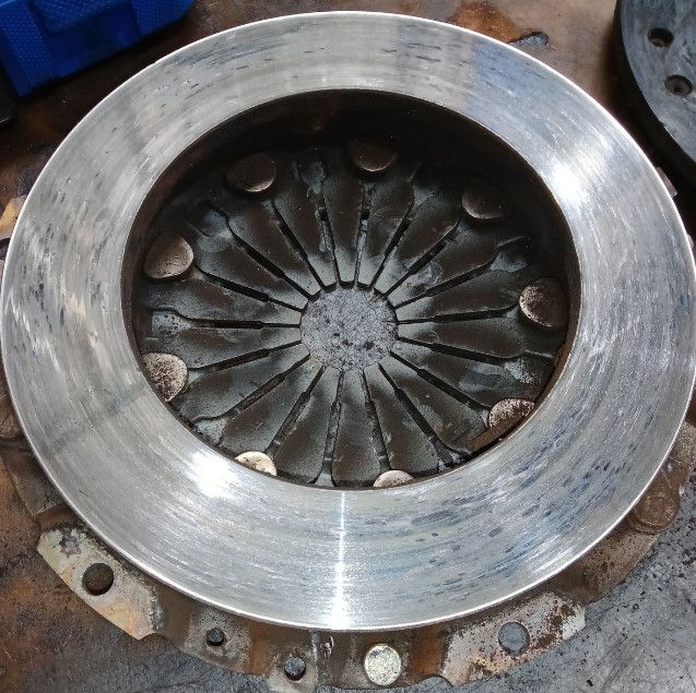 Pressure Plate | Lou's Car Care Center, Inc.